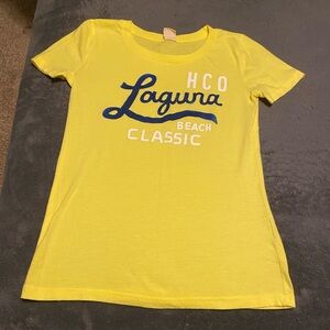 Hollister logo graphic tee